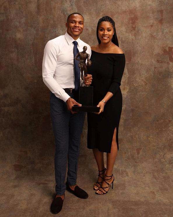 在同一年完 在同一年完